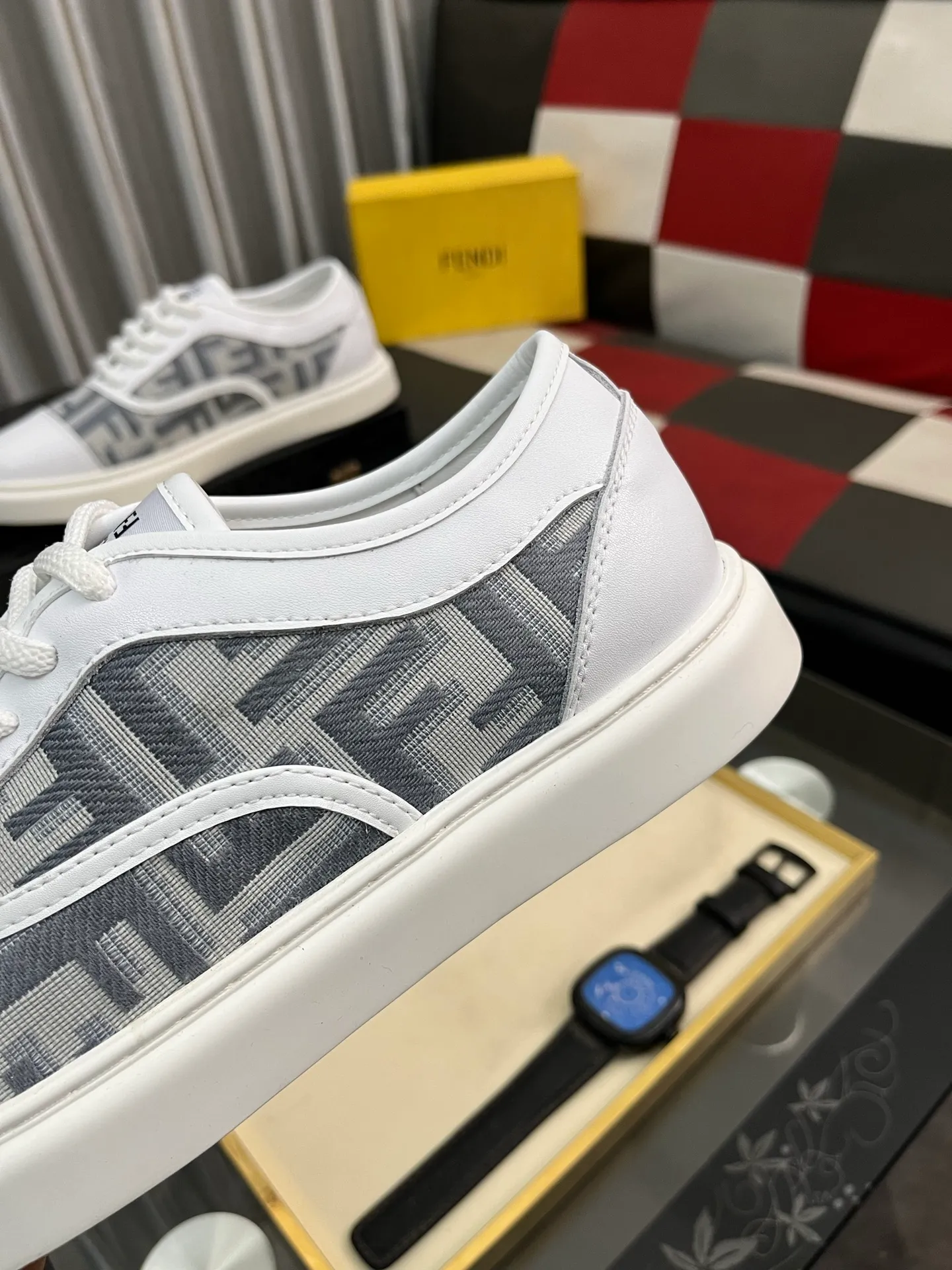 Men's Men's Shoes 💰400⌚️⌚️[Fendi] Fendi's latest casual shoes for men! Available at counters simultaneously! A one-to-one replica of the original. All imported official website one-to-one cowhide fabric. The interior is made of top-grade sheepskin, and the original factory-supplied rubber outsole is used. Leading new fashion concepts. Matching code: 38-443️⃣Colors available